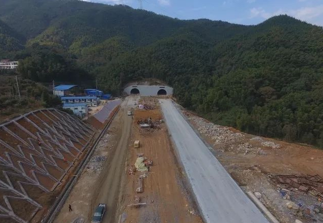 湖南省益馬高速公路總監辦中心試驗室